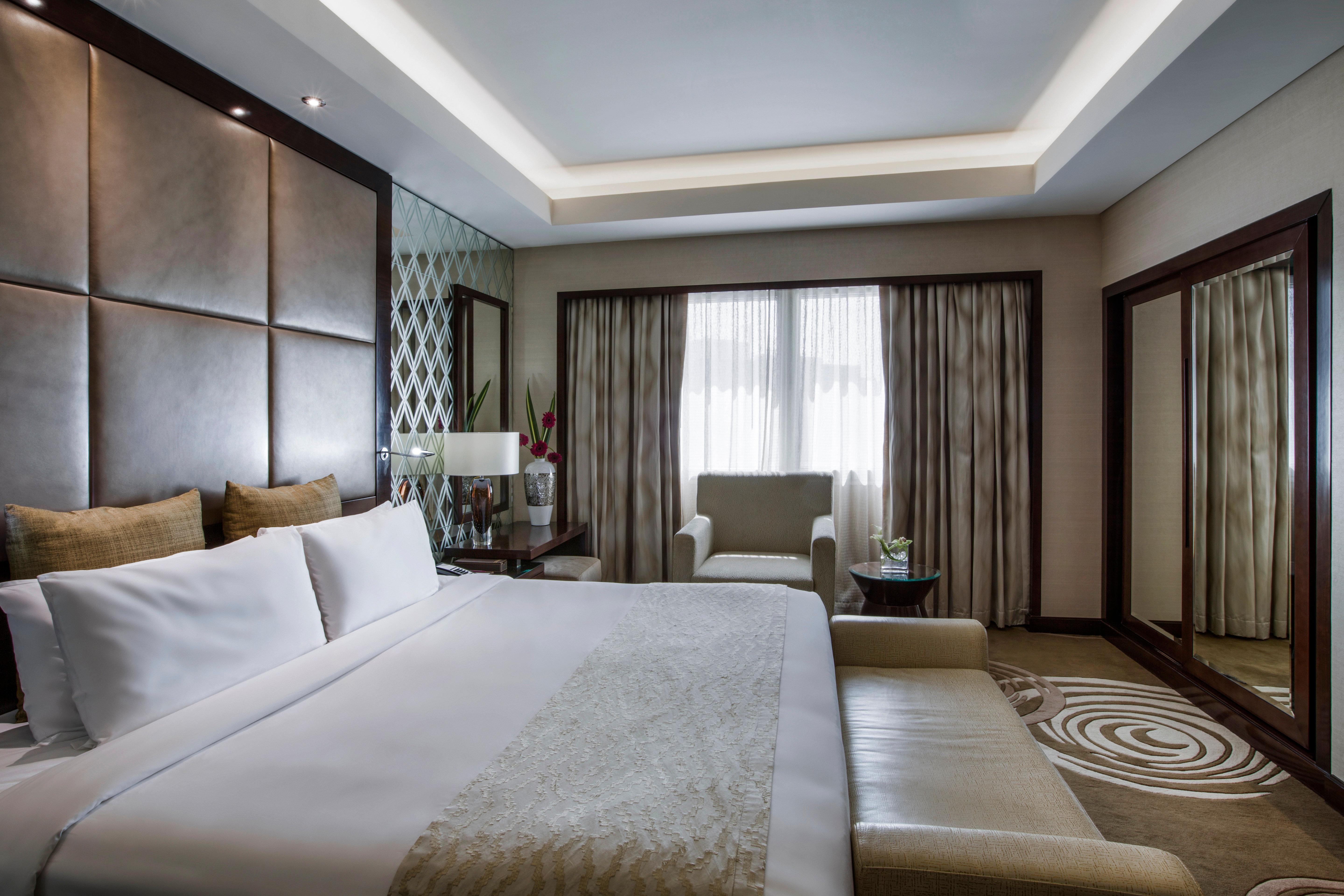 Hotel Crowne Plaza Dubai Deira By Ihg Exterior foto A bedroom at the Taj Mahal Palace