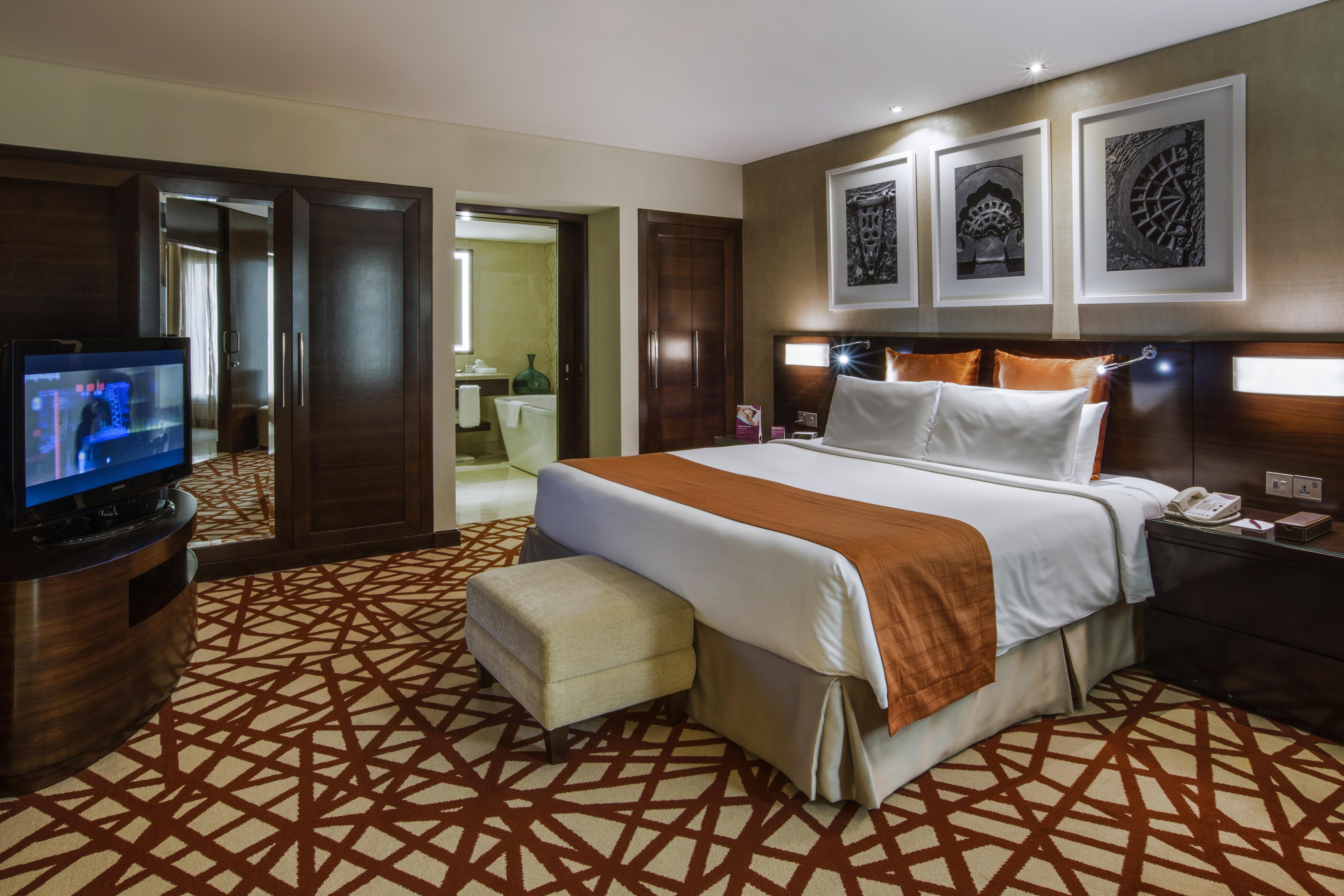 Hotel Crowne Plaza Dubai Deira By Ihg Exterior foto A bedroom at the hotel