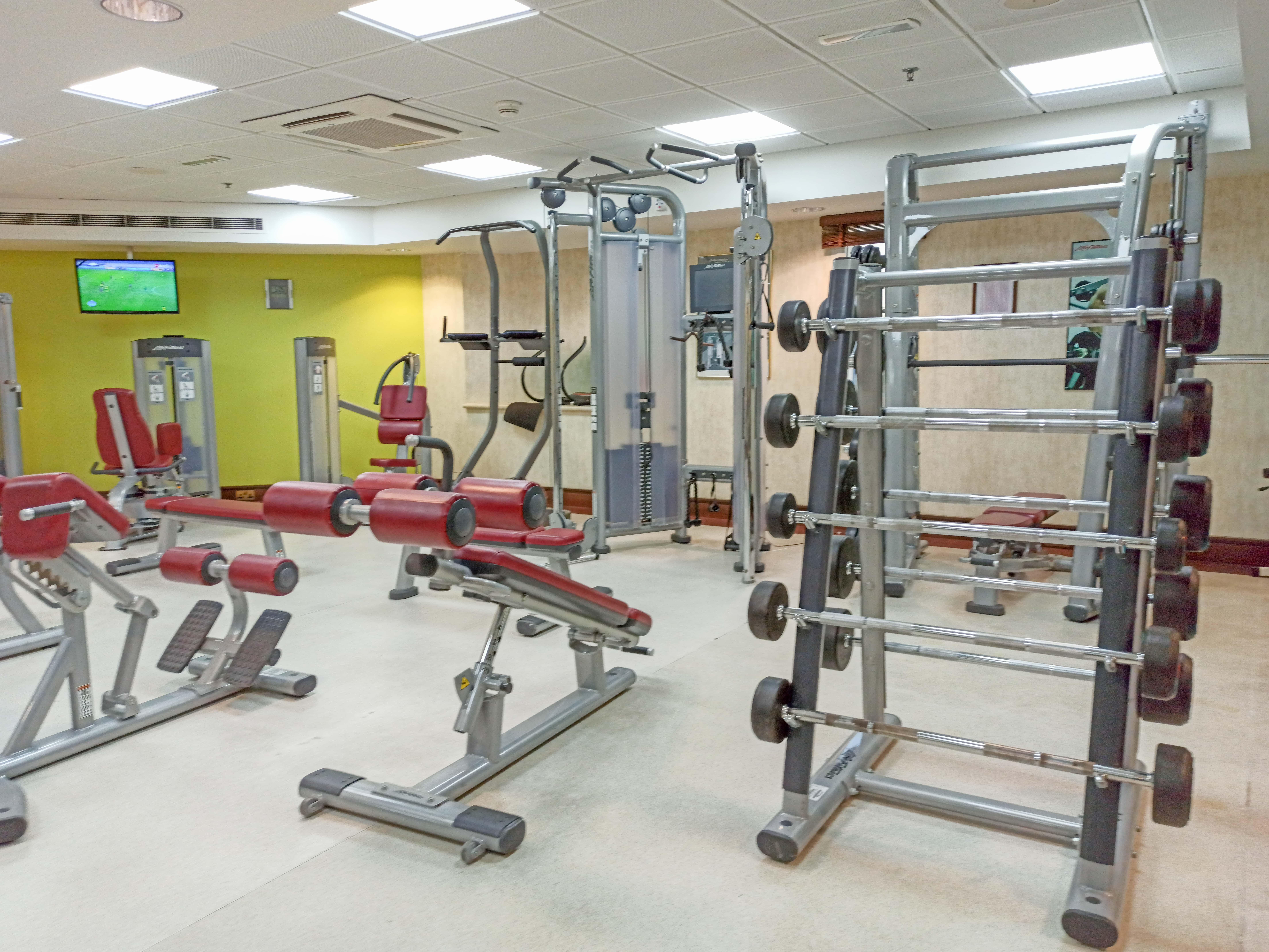 Hotel Crowne Plaza Dubai Deira By Ihg Exterior foto The gym at the hospital
