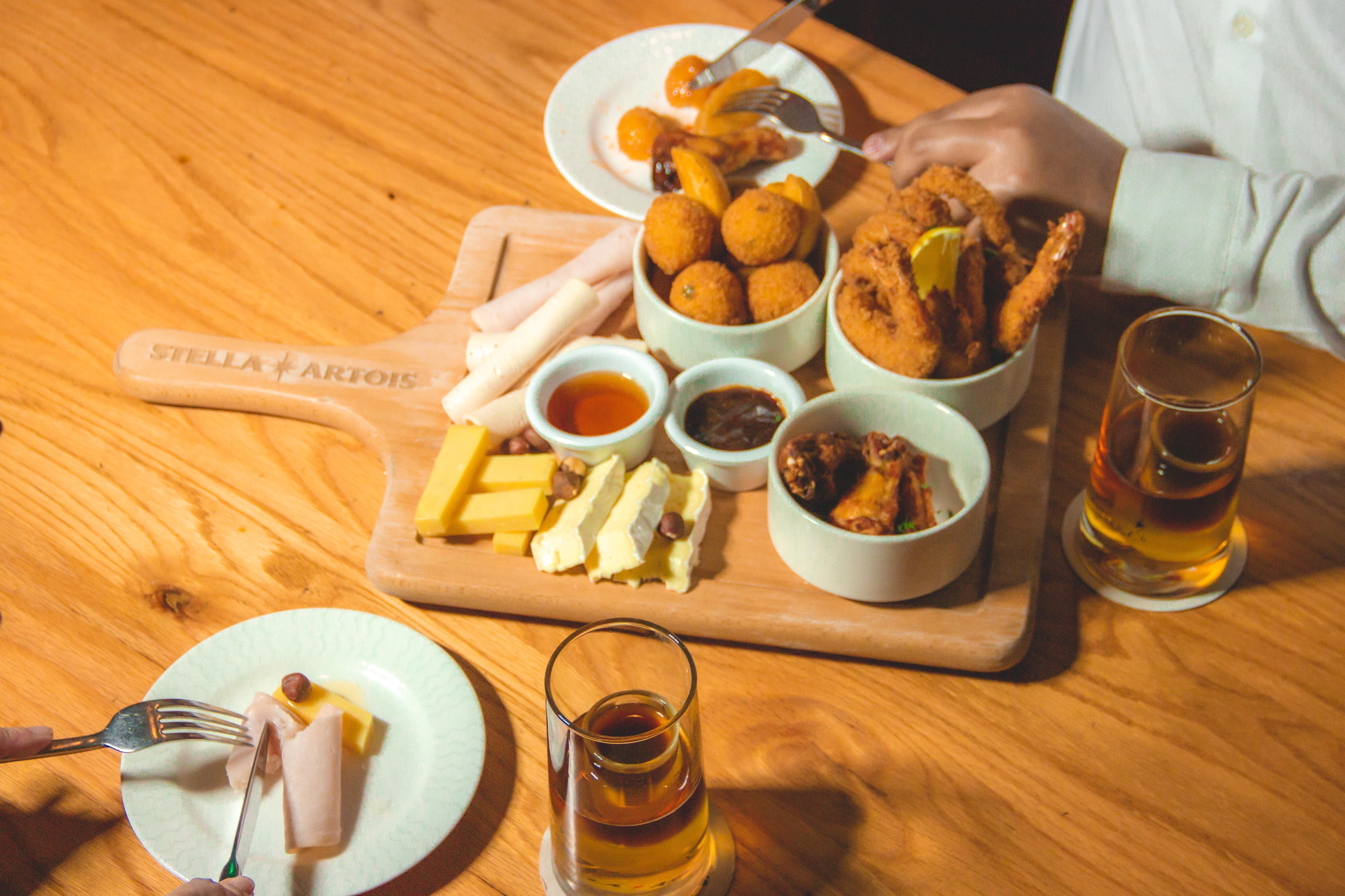Hotel Crowne Plaza Dubai Deira By Ihg Exterior foto Cheese and beer