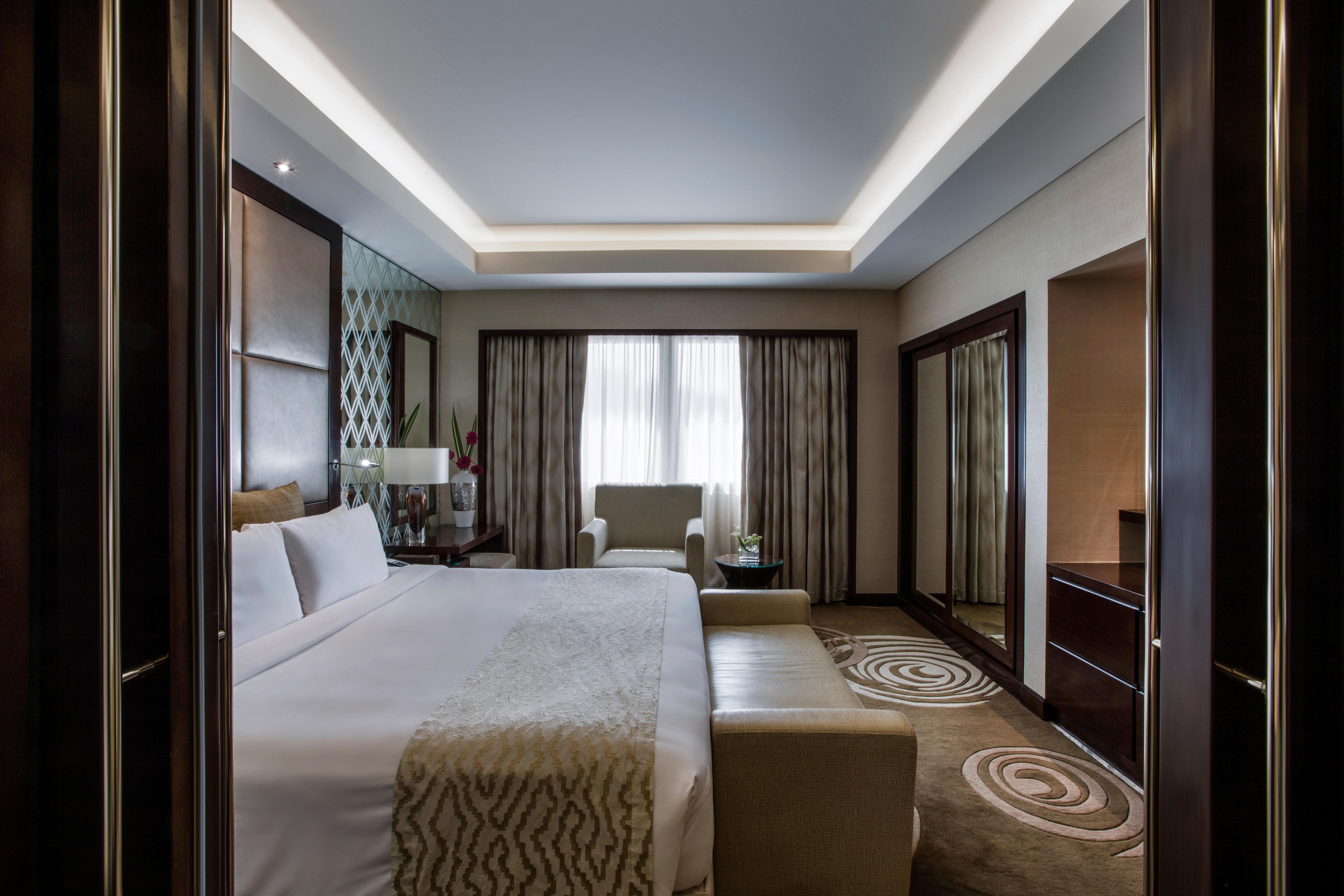 Hotel Crowne Plaza Dubai Deira By Ihg Exterior foto A bedroom at the hotel