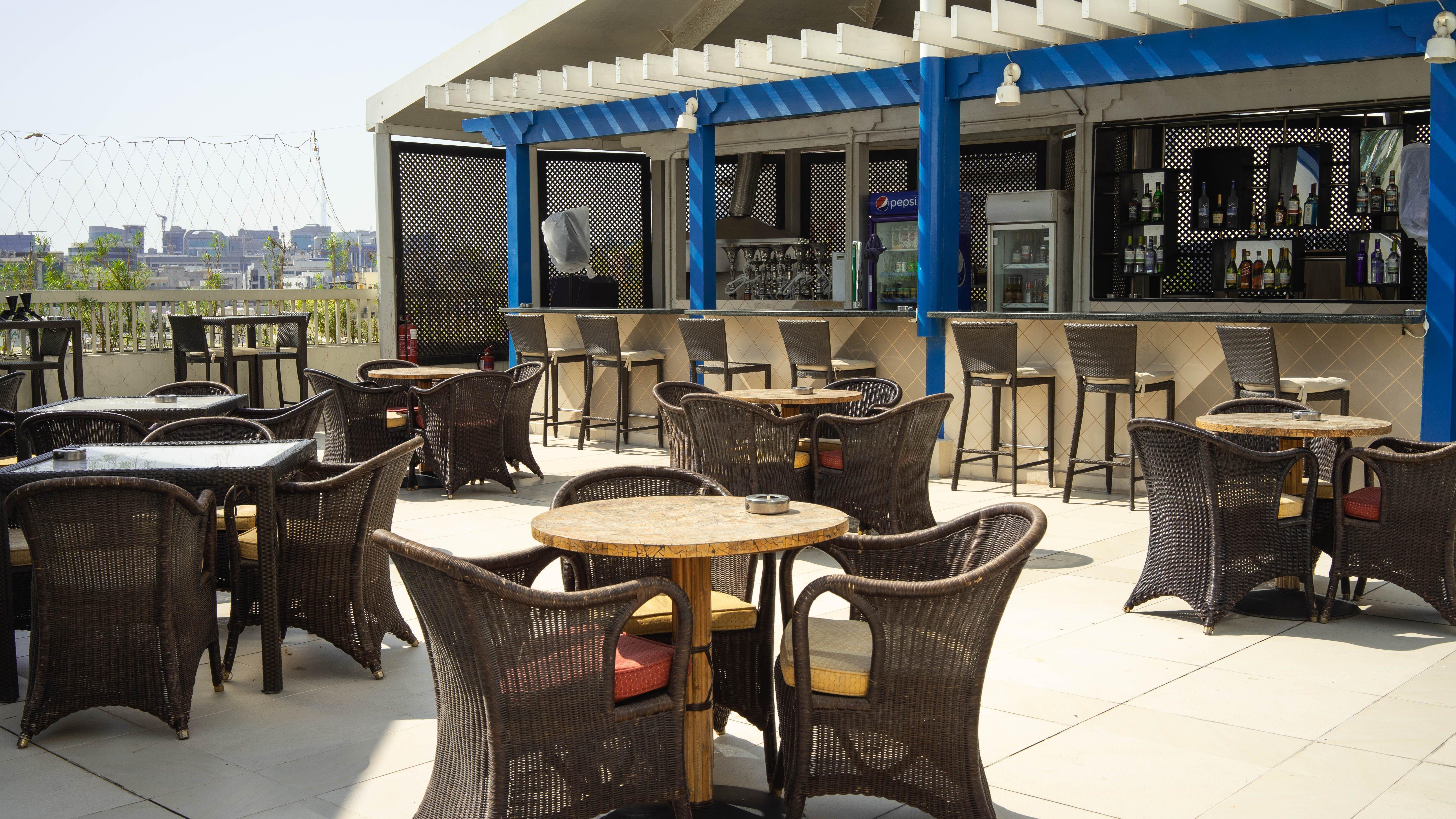 Hotel Crowne Plaza Dubai Deira By Ihg Exterior foto The Sky Bar