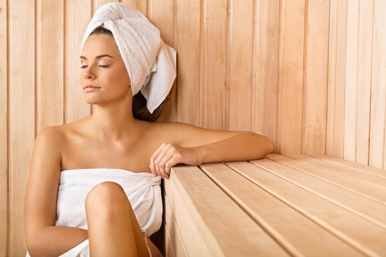 Hotel Crowne Plaza Dubai Deira By Ihg Exterior foto Sauna bathing
